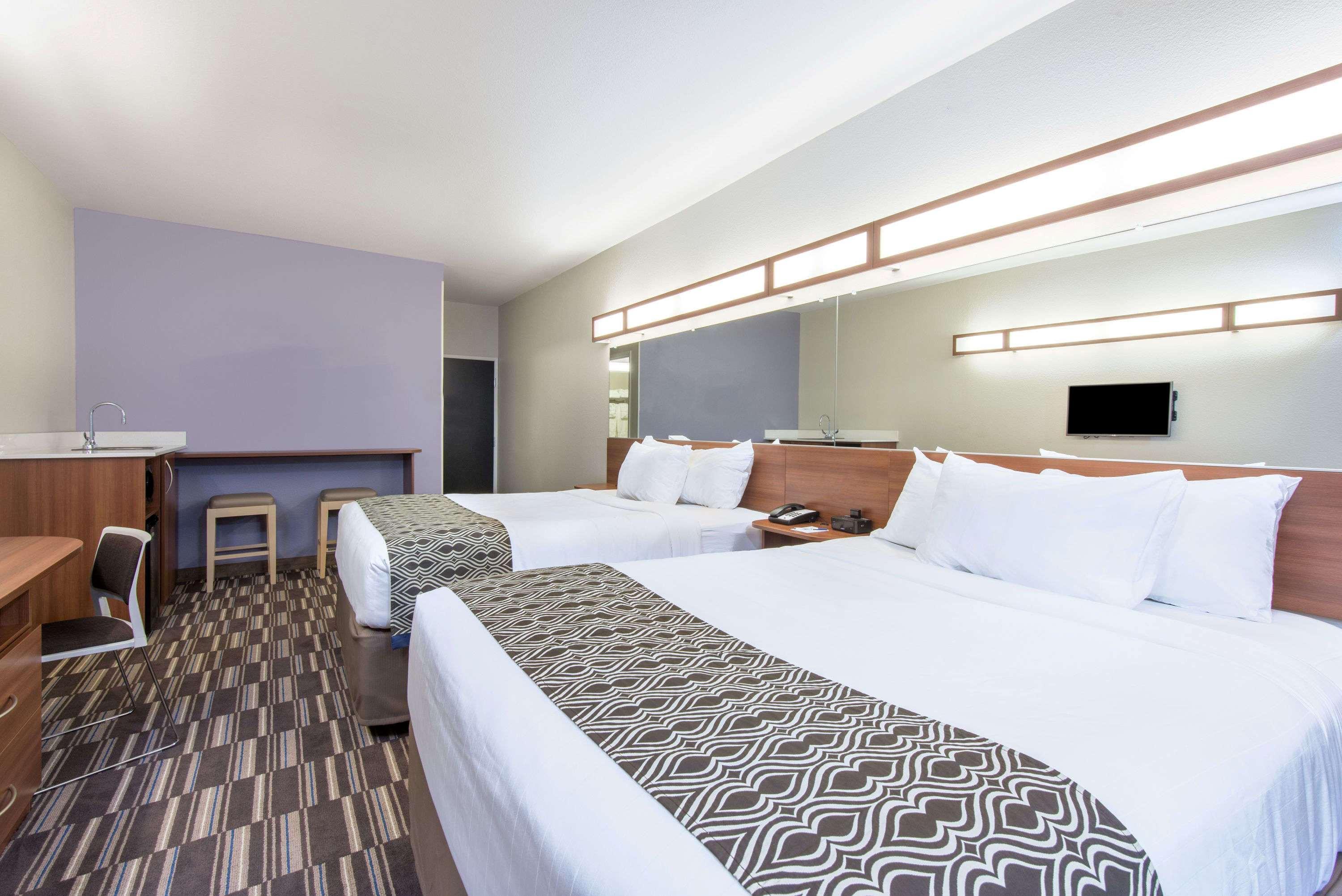 Microtel Inn & Suites By Wyndham Cadiz Eksteriør billede