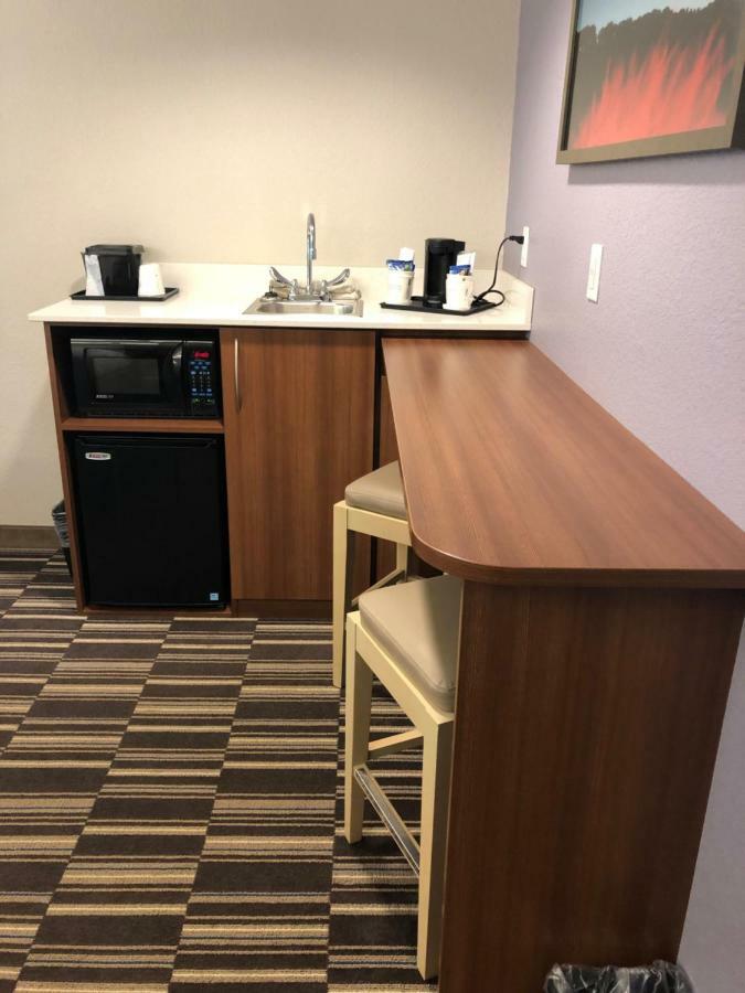 Microtel Inn & Suites By Wyndham Cadiz Eksteriør billede